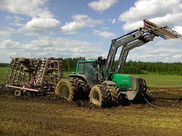 Kesän ensimmäinen upotus
Valtra 8550 ja potila master 600
Avainsanat: potila 600 valtra 8550 valmet