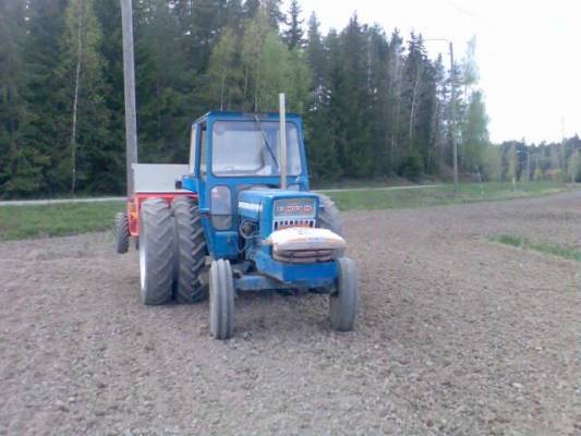 5000&Tume
Kuvia keväältä 2008 , Vappuna aloitettiin kylvöt. Ei paljon paina työväenjuhla maanviljeliää.
