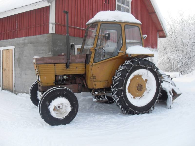 Valmet 502 ja linko
Sukulaismiehen lumikone
Avainsanat: valmet 502 lumilinko