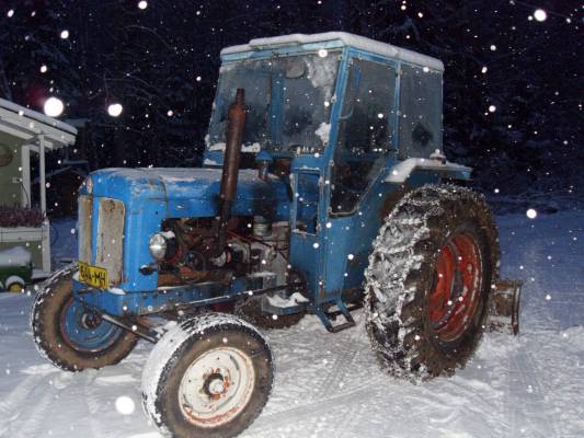 Tämän talven ekat auraukset
Fordson Power major & perälevy
Avainsanat: fordson power major