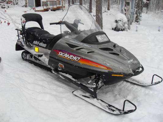 Ski-doo Skandic 380
Kaverilta kelkka lainassa, kun omasta Lynxistä meni telamatto poikki.
Avainsanat: ski-doo skandic 380