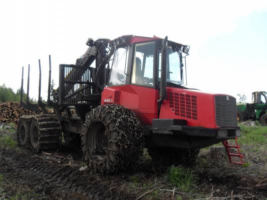 Valmet 840.3
Tämmösen bongasin läheiseltä hakkuutyömaalta
Avainsanat: valmet 840.3