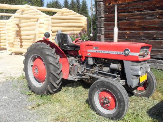 Päivä maalla -tapahtuma Hirvensalmella
Massey Ferguson 135
Avainsanat: mf 135