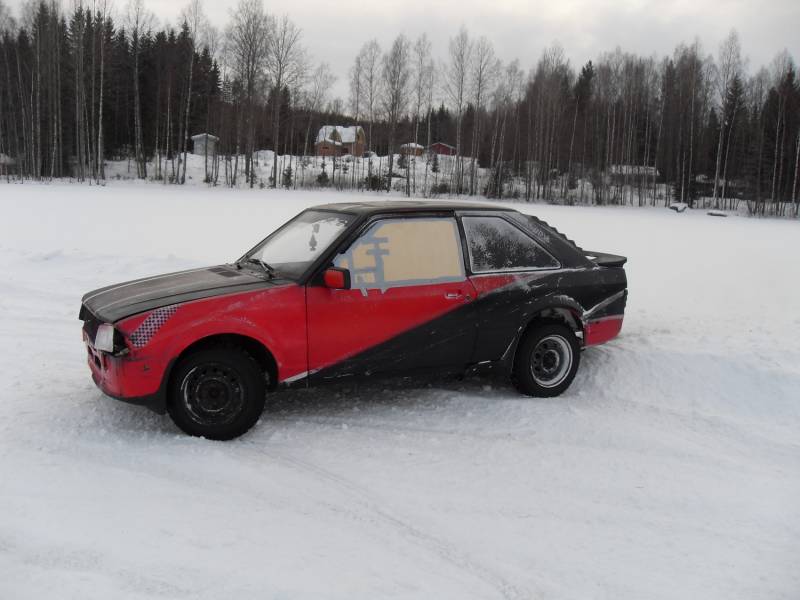 Radalla
Ford Escort XR3i
Avainsanat: ford escort xr3i jäärata