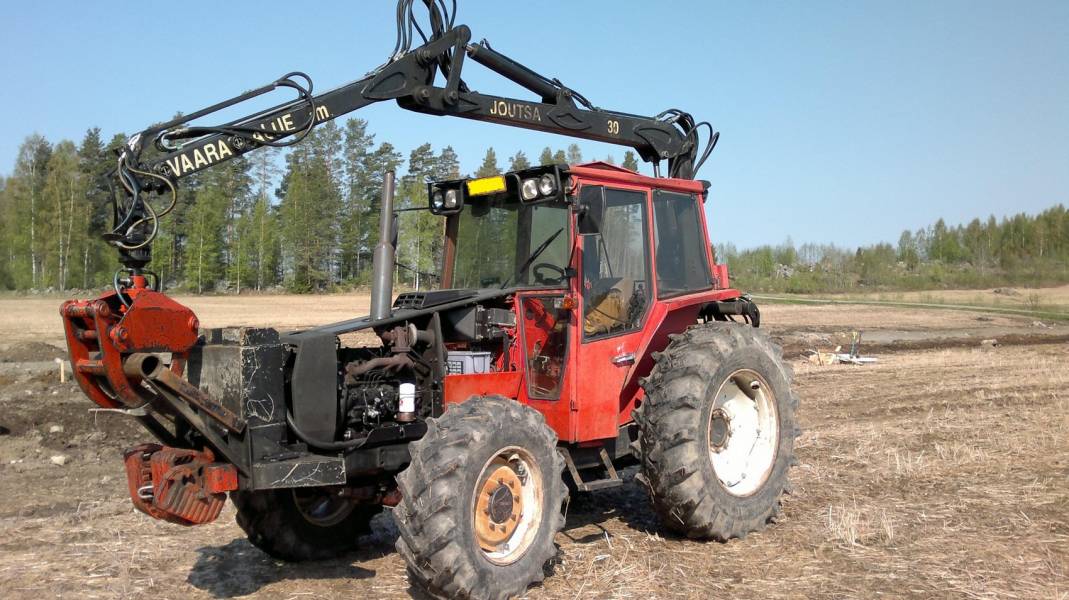 Työharjottelua
Valmet 805, voimaa kuin pienessä kylässä. Ja Joutsassa kun ollaan, niin Vallussa on tietysti paikkakunnan nimikkokuormain
Avainsanat: valmet 805 joutsa 30