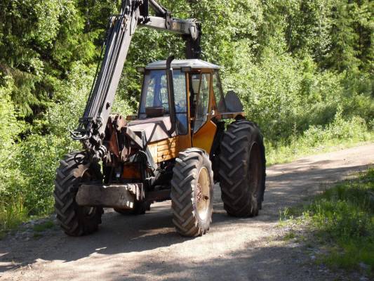 Naapurin Valmetti
Valmet 903+Siim 33
Avainsanat: valmet 903 siim 33