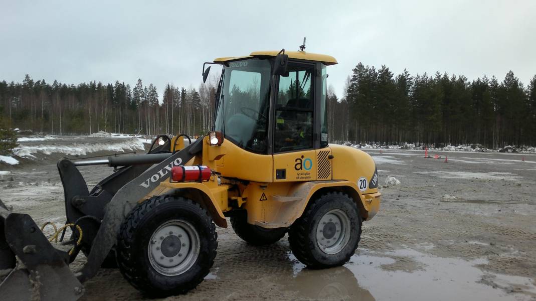 Koulua Lievestuoreella
Volvo L30
Avainsanat: volvo l30