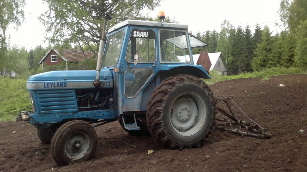 Karhimista
Leyland 272 ja Sampo 230
Avainsanat: leyland 272 sampo 230 karhi