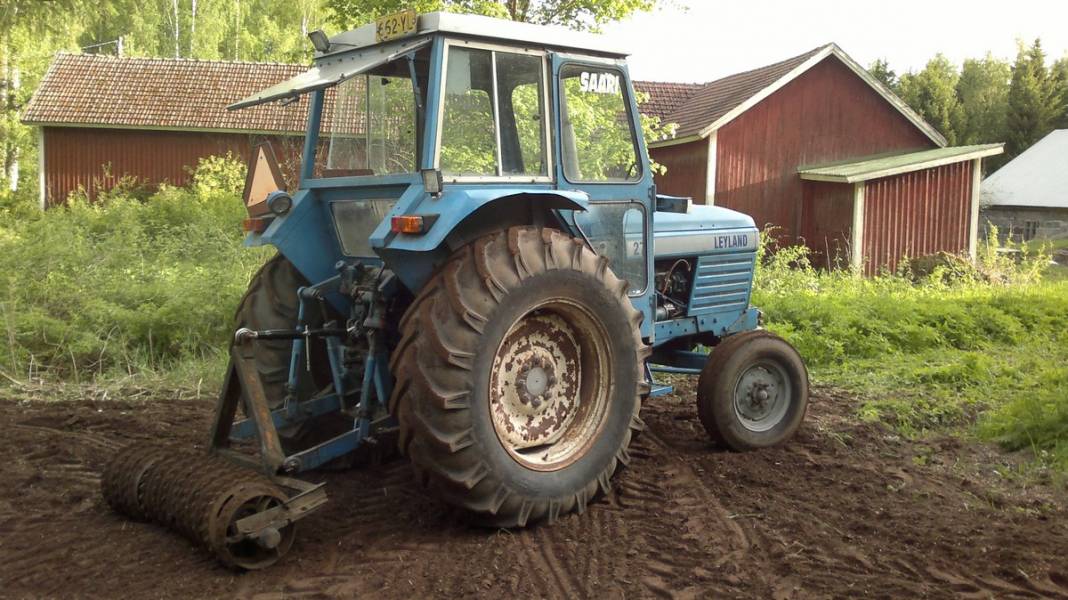 Jyräilyä
Leyland 272
Avainsanat: leyland 272 jyrä