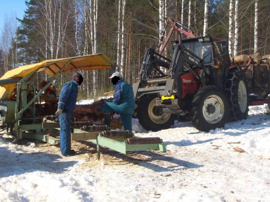 Sahausta
Kenttäsirkkeli ja Valmet 805+Hakki
Avainsanat: kenttäsirkkeli valmet 805 hakki