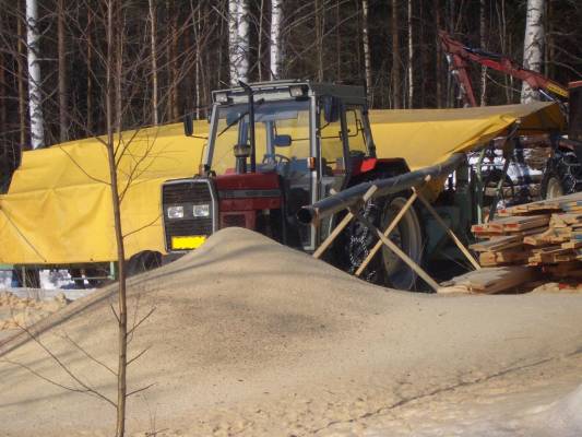 Tutun Massikka
Massey Ferguson 375 ja kenttäsirkkeli
Avainsanat: massikka 375 kenttäsirkkeli