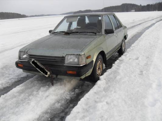 Mazda 323
Viime talven viimesiä jäärata-ajoja, ratakin vetelee viimesiään.
Avainsanat: mazda 323