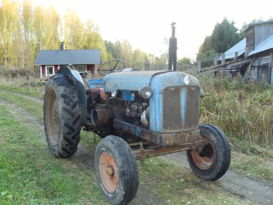 Fordson Power major vm -59
Majori ekaa kertaa liikkeellä 20 vuoteen.
Avainsanat: fordson power major