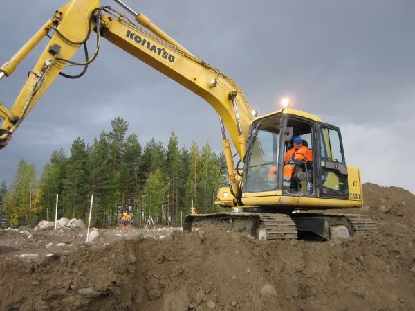 Koulua
Komatsu PC 130
Avainsanat: komatsu pc130