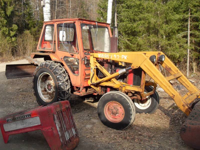 International B414+Valtra J50-PK
Kaverin rämää natikkaa pitäis vähän maalailla paremman näköseks myyntiä varten
Avainsanat: natikka b414