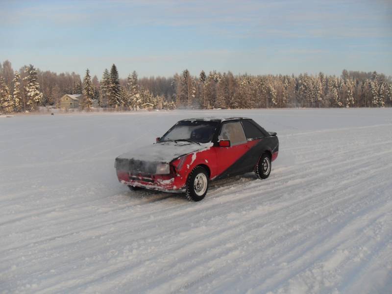 Jäärata-ajoja
Ford Escort XR3i
Avainsanat: ford escort xr3i jäärata