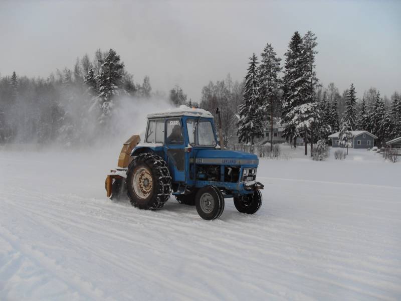 Leyland 272 ja TR220E
Jääradan linkousta lähes -30 pakkasessa
Avainsanat: leyland 272 tr220e jäärata