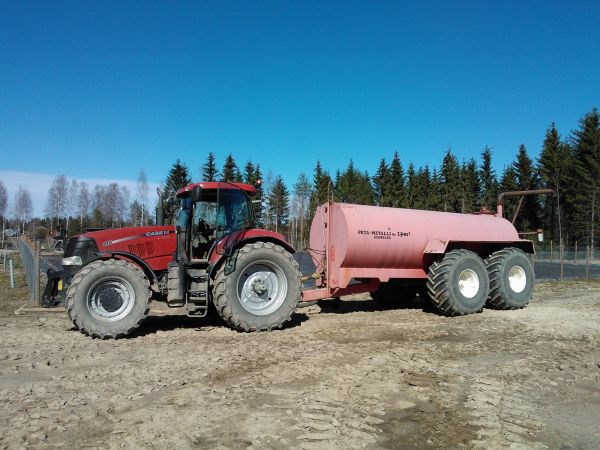 Lietettä liikkeelle
Työpaikan uutukainen Case ih Puma 195 MC ja Peta-metalli 15m3
Avainsanat: case ih puma 195 mc peta-metalli 15m3