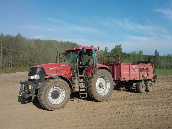 Kuivalantaa levälleen
Case ih Puma 195 MC ja Tempo Ptu-8
Avainsanat: case ih puma 195 mc tempo ptu