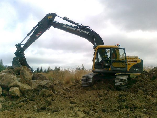 Pellon raivausta
Volvo EC160
Avainsanat: volvo ec160