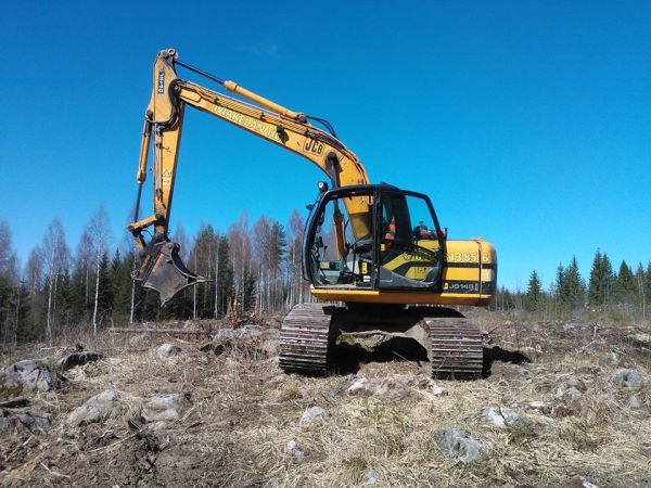 JCB JS145HD
Tuli oltua keväällä muutama viikko mehtässä.
Avainsanat: jcb js145hd laikutus