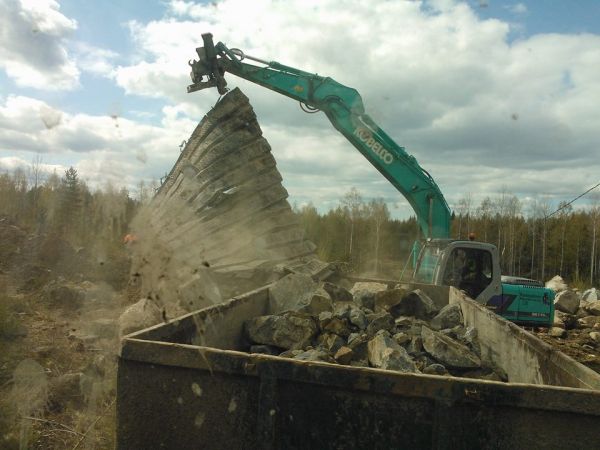 Kohta paukkuu
Rantasalmen maanrakennus oy:n Kobelco 170
Avainsanat: kobelco 170