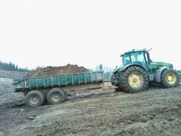 Maansiirtoa
JD 7720 ja Multiva TRM180HD
Avainsanat: john deere 7720 multiva trm 180 hd