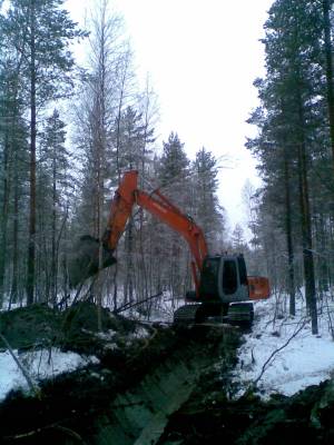 Joulukuista ojankaivua
Avainsanat: Hitachi ex 150