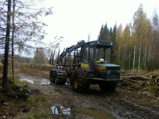 Bisonilla aukon ajelua
Avainsanat: Ponsse bison s15 aukolla