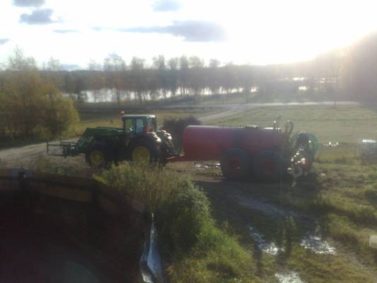 John Deere 6830 Pre ja Livakan 10 kuution paskakärri+multuri
paskan ajo vehkeet
Avainsanat: Jphn Deere Livakka Multuri