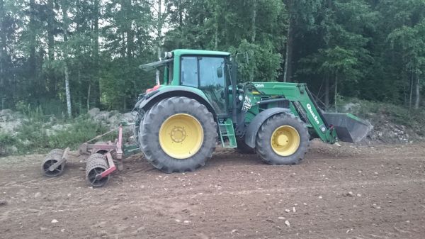 peura ja jyrä
Ei sit pienempää konetta ollu saatavilla.
Avainsanat: John deere jyrä