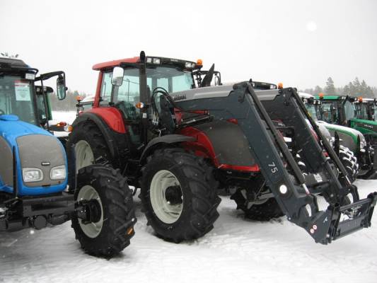 Valtra t170
"Uusi kone" Tehtaalla suolahdessa
