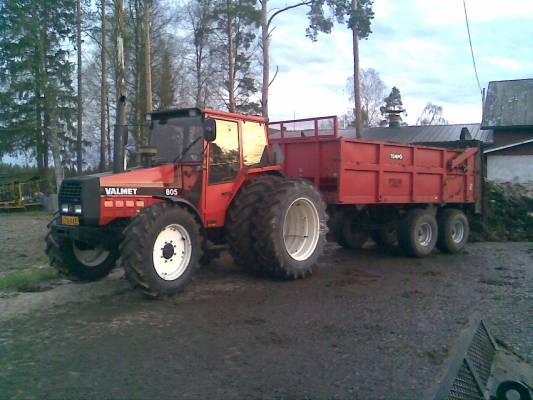 805 ja tempo
paskan ajoa kotona
Avainsanat: valmet, 805, tempo