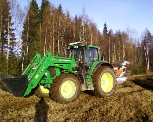 7430 ja kuhn aurat
tulipa tuommosellaki kynnettyä
Avainsanat: john deere, kuhn, 7430