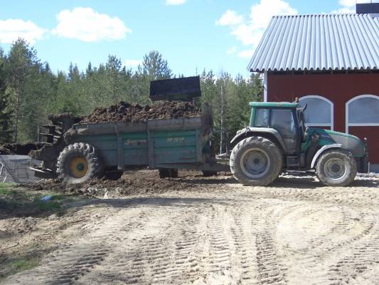 Valtra T160 + Samson SP12-16
Kuva viimeisimmistä kevään kakkaralleista
Avainsanat: Valtra samson