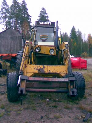  702 S  mallia vapo. 
kompura traktori.
Avainsanat: 702s