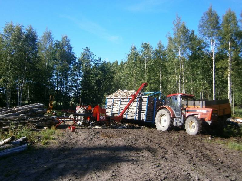 Klapien tekoa pilkemaster evolla
Zetor Forterra 11641 ja MF-165
Avainsanat: Zetor Forterra 11641 MF 165 Pilkemaster Evo 30