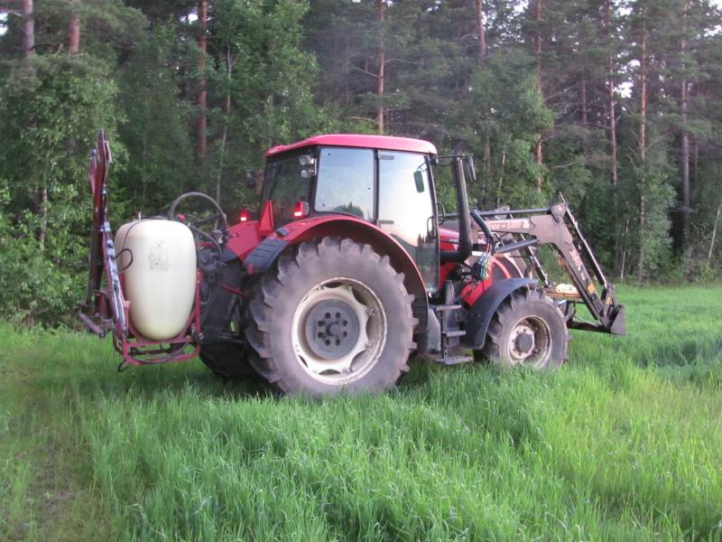 Kasvintorjuntaa
Zetor Forterra 10641 ja Hardi
Avainsanat: Zetor Forterra 10641 Hardi