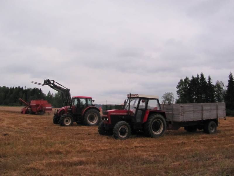 Puintia
Zetorit viljan ajossa
Avainsanat: Zetor