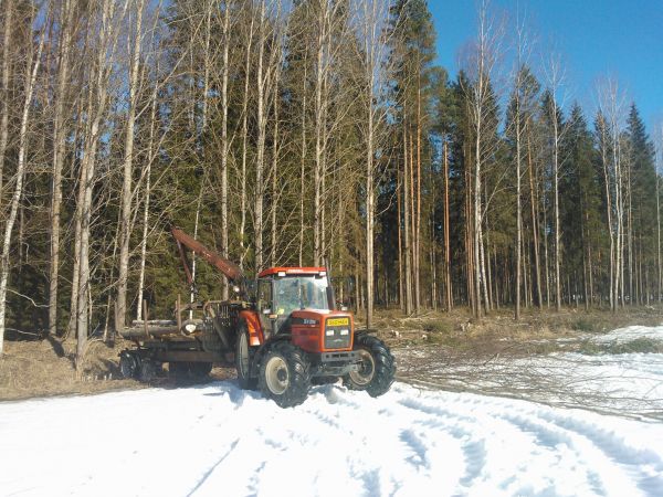 Pelto ojan putsausta
Zetor 11641 Forterra ja Cranab 4015
Avainsanat: Zetor 11641 Forterra Cranab 4015 Omavalmiste