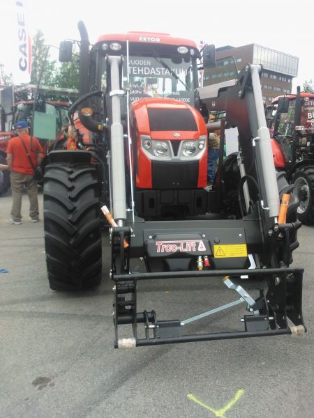 Farmari 2013
Tshekkiläinen Zetor Forterra 140HSX
Avainsanat: Tshekki Zetor Forterra 140HSX Trac-lift 260sli