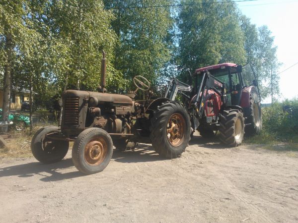 Täytyy ny talossa kunnollinen Zetori olla
Zetor 25A ja Forterra 10641
Avainsanat: Zetor 25A Forterra 10641 11641 Trac-lift 260sl