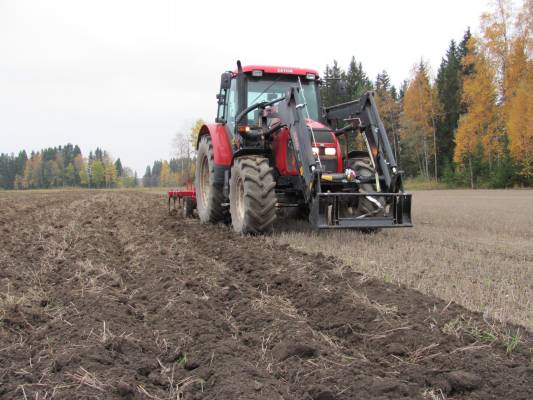 Zetor 10641 Forterra + Potila K13
Kultivointia
Avainsanat: Zetor 10641 Forterra Potila