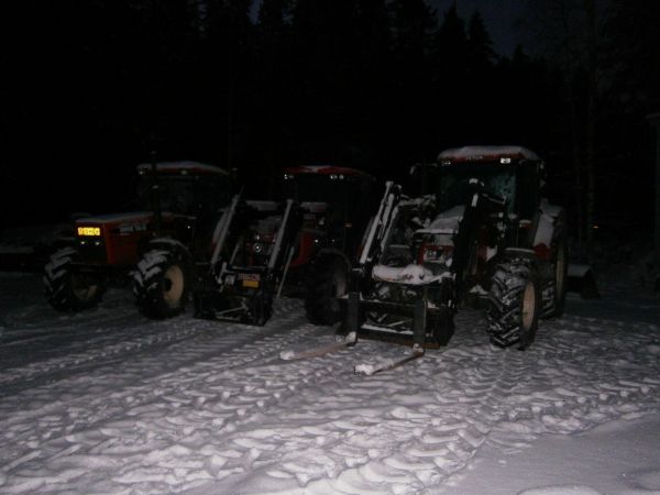 Zetor Proxima Power 120 koekäytössä
Zetor Forterra 10641 ja Zetor Forterra 11641
Avainsanat: Zetor Proxima Power 120 Forterra 11641 10641 Trac-lift 120 260