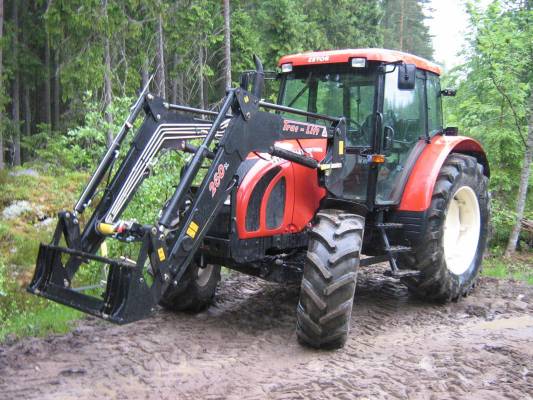 Zetor 10641 Forterra ja Trac-Lift 260
Tämmöinen zetori tuli hommattuu kun vanha alkoi olla 20v vanha.
Avainsanat: zetor