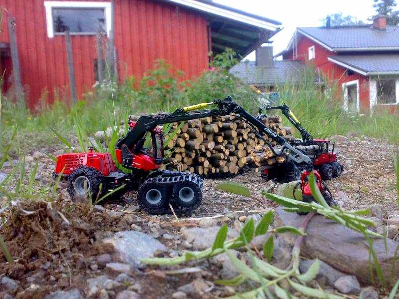 Valmet 941 ja 890.3
Kesäinen työmaa ;D
Avainsanat: Valmet