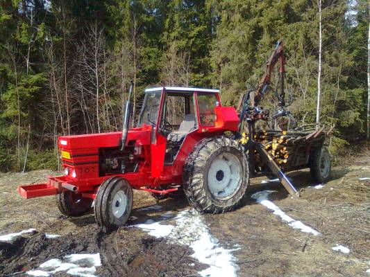 Valmet 702 ja mettäkärri
Siin olis Valmet 702 ja ite tehty mettäkärri
Avainsanat: Valmet 702