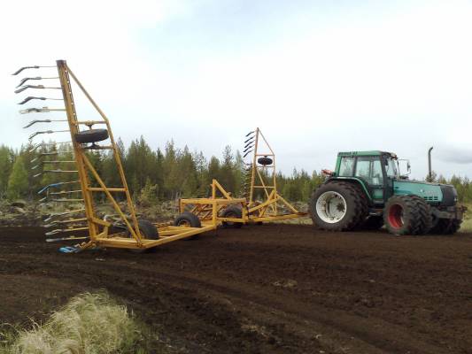 Valmet
Miun työkoneeni tälle kesälle. Sisu Valmet 6600 autocontrol
Avainsanat: valmet sisu