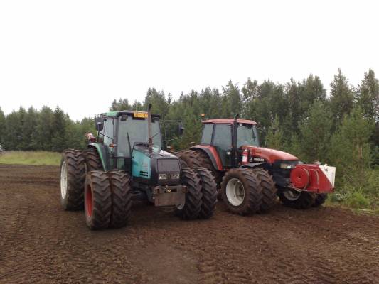 Sisu Valmet 6600 ja New Holland M135
työnantajan koneet, valmetti vuokrakone
Avainsanat: valmet