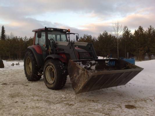 Valtra
Valtra T170 + Valtran 65 etukuormaaja
Avainsanat: valtra